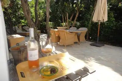 Image de Cap d'Antibes, proche de l'eau, climatisé, appartement dans propriété de charme