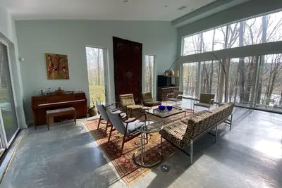 Image de Pennsylvanie / Poconos, Nys, Catskills Riverfront, verre, maison, sur, Delaware, rivière