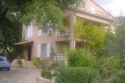 Image de Villa Au Calme Dans Petit Village En Provence