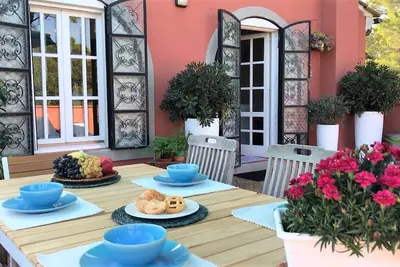 Image de Spacious apartment in ancient Villa w/ exclusive terrace, park and seasonal pool