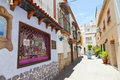 Image de Studio dans la vieille ville avec Wifi et clima, Centre-ville d'Estepona, Trois minutes de la plag
