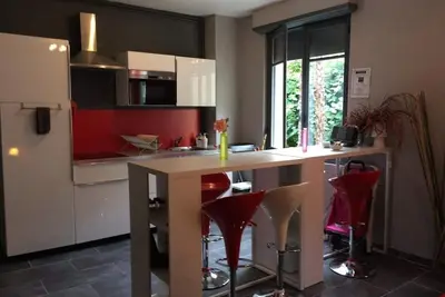 Image de Beau T3 \"design\", 4*, calme dans jardin, centre ville -2 chambres, 2/5 personnes