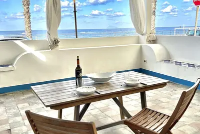 Image de Belle maison de pêcheur rénovée en face de la mer et de la plage à Capo d'Orlando