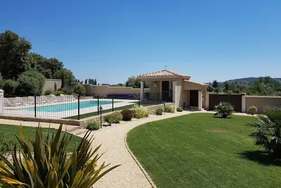 Image de Gîte Le Castill classé 3*, climatisé, piscine, 1 chbre près Pont du Gard, Uzès