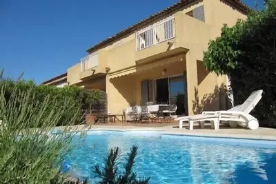 Image de Maison à Sainte-Maxime 4 Pers. Piscine privée et chauffée - Chambres climatisées