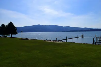 Image de Parfait location de condo d'été et d'automne, vie facile sur le Lac! !