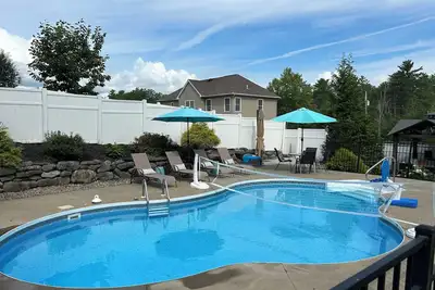 Image de Piscine creusée, à quelques minutes de la piste!