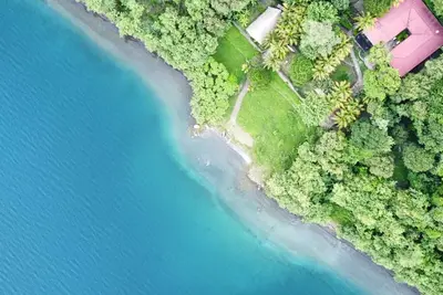 Image de Superbe Secluded Lakefront Villa Retreats et groupe Séjours - All inclusive