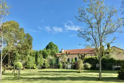 Image de Maison de campagne de charme Piscine privée, spa, salle de sport, grand jardin privé.