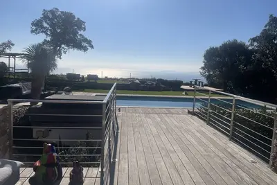 Image de Rayol Villa avec piscine et belle vue mer sur l’île du levant