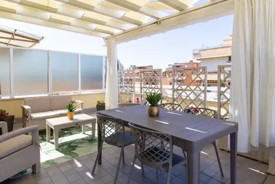 Image de Penthouse central avec vue sur la mer