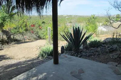 Image de The Hideaway, casita avec lit queen, salle de bain complète, cuisine, coin salon + terrasse