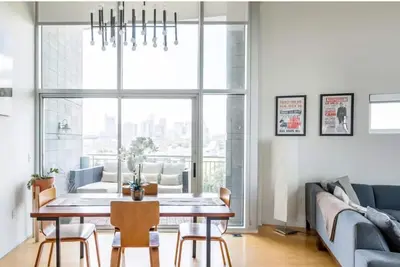 Image de Luxe Downtown Condo avec des vues à couper le souffle