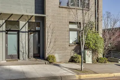 Image de Magnifique loft au coeur de Dt, en face de Full Sail, orné de jolies ����uvres d'art