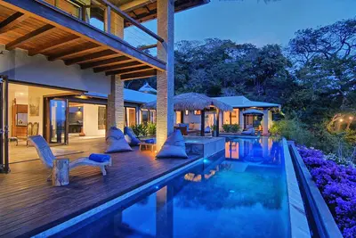 Image de Casa Blue donne sur l'océan Pacifique, à seulement 15 minutes de Tamarindo.