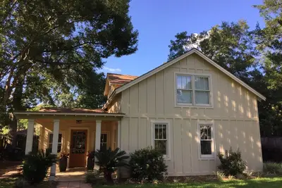 Image de Magnifique chalet sur Fairhope Avenue, Courte distance de Downtown