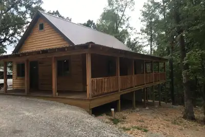 Image de Fall Creek Cabins familial et convivial à 1 mile du lac Norfork et Mountain Home Ar.