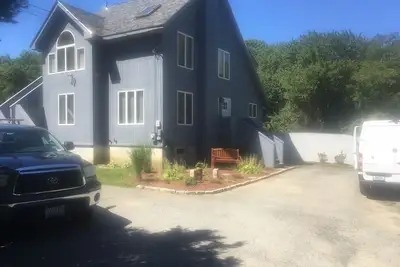 Image de Grande maison moderne située sur 2 hectares privés situés près de la plage