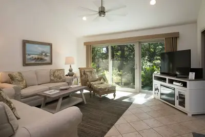 Image de SeaPines, emplacement central, à pied de la plage, vélos gratuits, piscine sur place et tennis