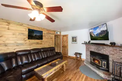 Image de Parkside, A / C, Netflix, Pas de frais de nettoyage! <br>Vivez la magie de Yosemite! Magic Escape est un. . .