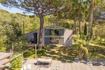 Image de Villa d'architecte, entre mer et colline, Ă 10 minutes des plages de Gigaro