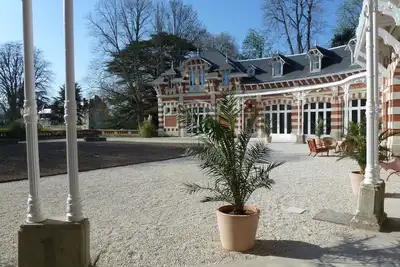Image de appartement indépendant dans le parc d'un château