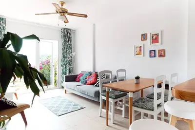 Image de 2Bed rez de chaussée apt, avec jardin ensoleillé et piscine à Bellaluz