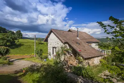 Image de Les Cavaleries, appartement avec grande terrasse et jardin, logere typique