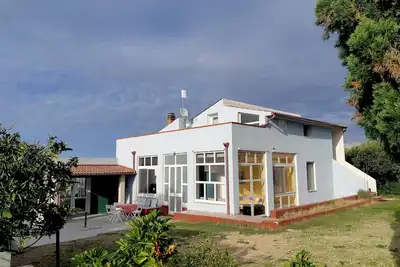 Image de Maison de vacances isolée avec vue sur la mer
