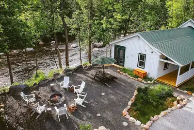 Image de Historic River Cabin près de Whiteface et Lake Placid | Le camp de Warner