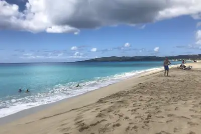 Image de Sunset Villa - Got Beach? 🌴 Cinq miles de plages préservées et sereines! 🏝
