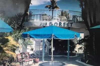 Image de En face du Lido Beach Pavillon, 1 Br, 1 Ba avec piscine.