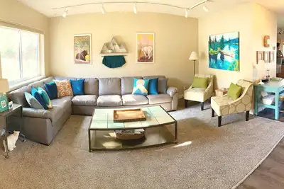 Image de Townhome familial dans la communauté tranquille, à quelques minutes de tout