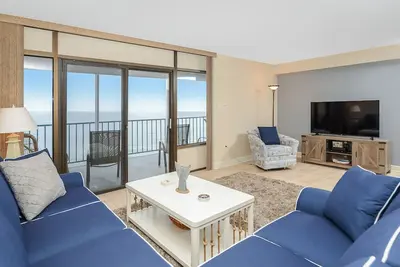 Image de Belle unité de 3 chambres face à la mer - en vedette dans la chasse aux bonnes affaires en bord de mer de Hgtv!