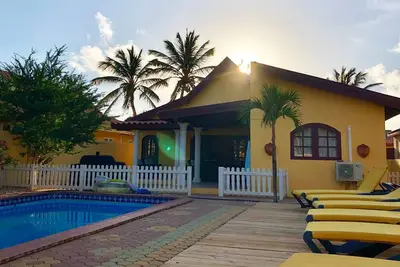Image de Casa Galpy. Villa à Noord avec piscine privée et salle de fitness