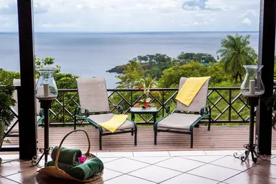 Échapper à la sérénité | Villa avec piscine à débordement privée + vue sur l'océan