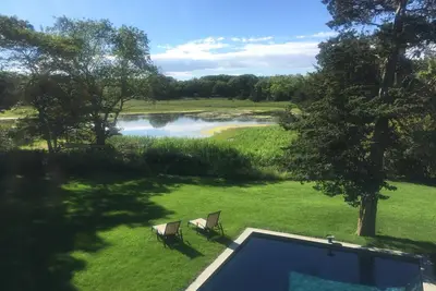 Image de Superbe maison Sag Harbor avec piscine et vue sur l'eau, Ă pied de la plage