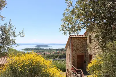 Image de Ferme avec vue splendide sur le lac Trasimène