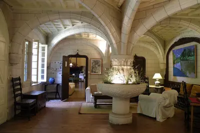 Image de Château de charme en campagne pour 14 personnes dans un appartement indépendant.