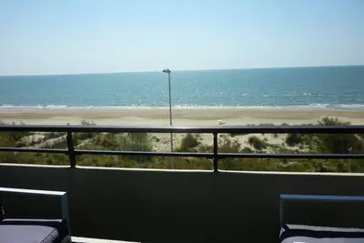 Image de Vacances à La Grande-Motte dans F3 contemporain classé face à la mer!