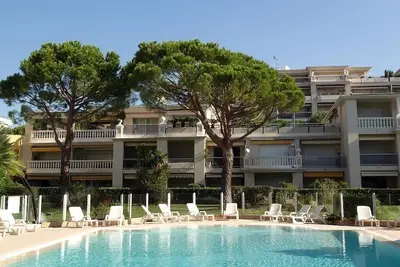 Image de Appartement dans résidence le Lido calme sécurisé clim piscine parcking Bord Mer