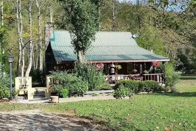 Image de Cabane Toccoa Riverfront acceptant les animaux de compagnie avec 1200 'de Riverfront à votre porte arrière