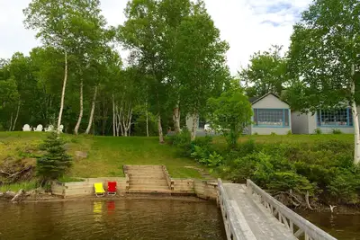 Image de Lakeside Boat Cottage avec Dock sur la baie de Baddeck