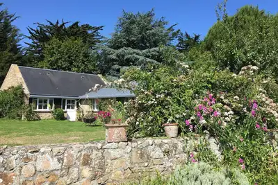 Image de Maison et jardin sur l'île nord de Bréhat, équipée, confortable en toute saison