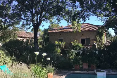 Image de Jolie maison de campagne près de Saint Antonin avec grande salon d’extérieur