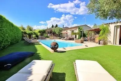 Image de Été chaleureuse villa provençale, calme, vert, ensoleillé, pisc/jard/jacu/pétanqu