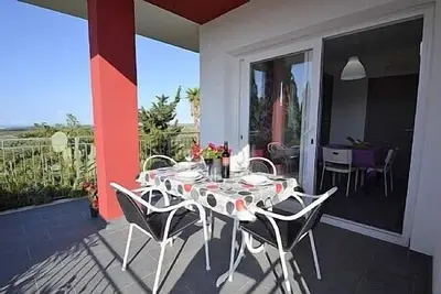 Image de Casa Maia: Un appartement moderne et charmant situé sur une colline.