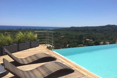 Image de Villa d'architecte - Piscine privée - Magnifique vue dégagée mer \/ montagnes