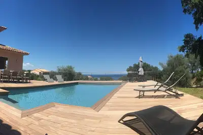 Image de Villa vue mer, spacieuse, calme, piscine privée chauffée