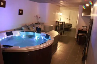 Image de Suite avec Spa Jacuzzi privatif 1